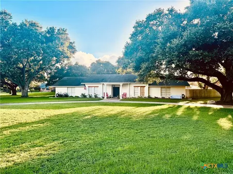 1 Circle Ln, Victoria, TX 77904