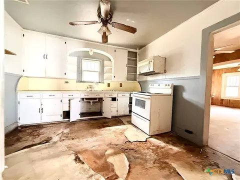 Kitchen - 702 E 18th St, Cameron, TX 76520 photo 1 of 1