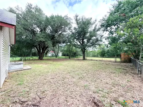 Exterior - 702 E 18th St, Cameron, TX 76520 photo 6 of 6