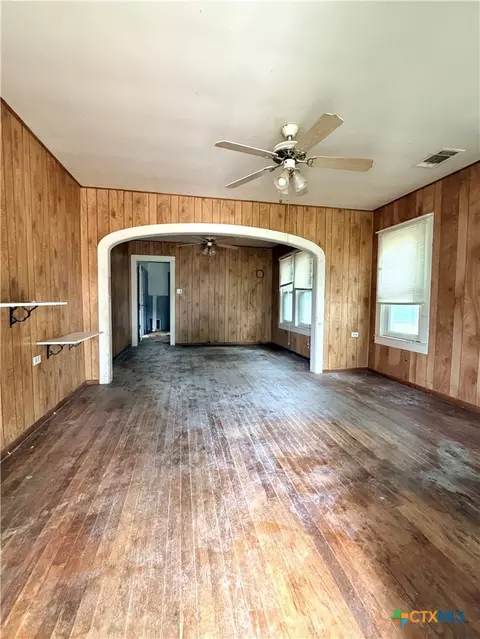 Living - 702 E 18th St, Cameron, TX 76520 photo 1 of 3