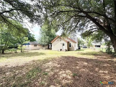 Exterior - 702 E 18th St, Cameron, TX 76520 photo 2 of 6