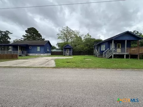 1017 W Nueces St, Victoria, TX 77901