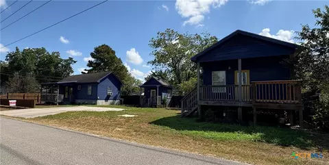 1017 W Nueces St, Victoria, TX 77901