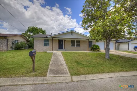 608 Creek Dr, New Braunfels, TX 78130