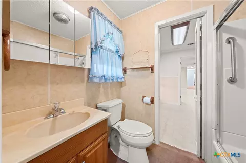 Bath - 6050 Epperson Rd, Temple, TX 76504 photo 1 of 4