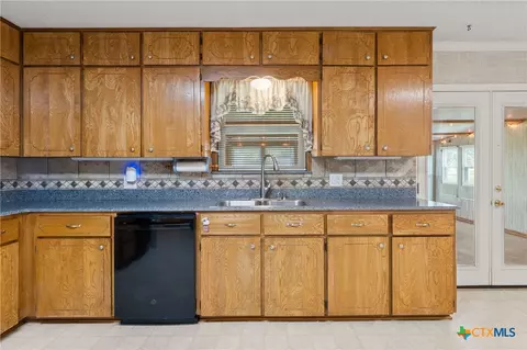 Kitchen - 6050 Epperson Rd, Temple, TX 76504 photo 4 of 5