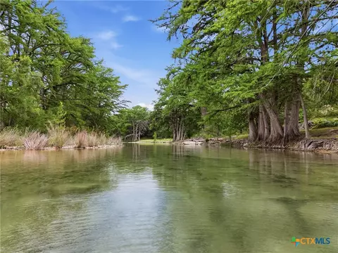 1260 Magers Rd, Concan, TX 78838
