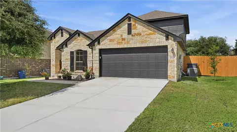 2122 Dragon Trl, New Braunfels, TX 78130
