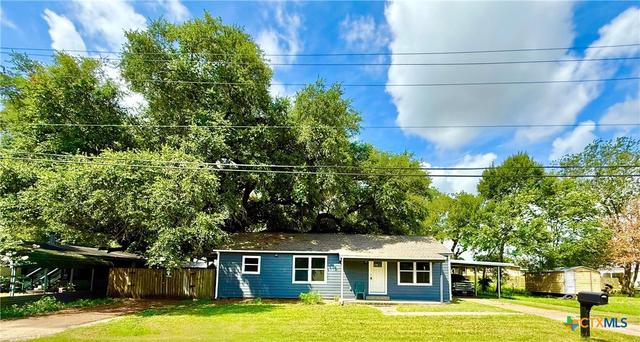 307 S East St, Edna, TX 77957