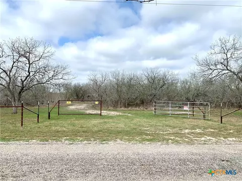 000 Pierce Rd, Goliad, TX 77963