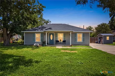 554 W Austin St, Luling, TX 78648 photo 2