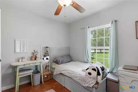 554 W Austin St, Luling, TX 78648 photo 28