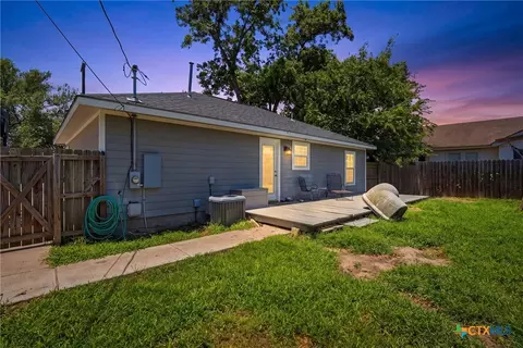 554 W Austin St, Luling, TX 78648 photo 34