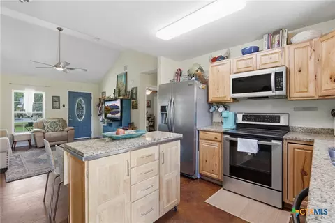 554 W Austin St, Luling, TX 78648 photo 18