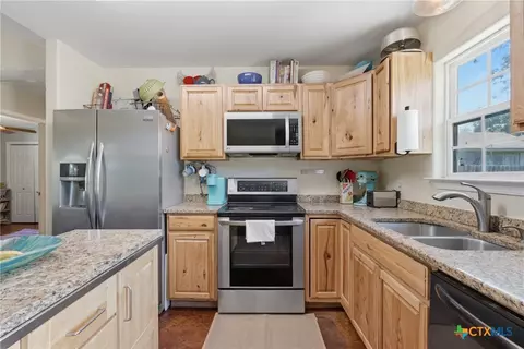 554 W Austin St, Luling, TX 78648 photo 19