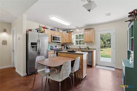 554 W Austin St, Luling, TX 78648 photo 15