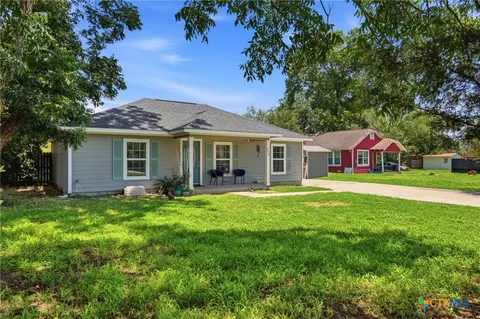 554 W Austin St, Luling, TX 78648 photo 4