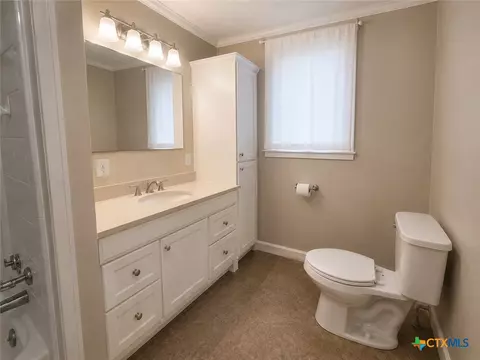 Bath - 312 Willow Ave, Luling, TX 78648 photo 3 of 3