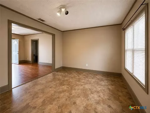 Living - 312 Willow Ave, Luling, TX 78648 photo 5 of 6