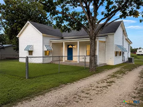 Exterior - 312 Willow Ave, Luling, TX 78648 photo 2 of 3