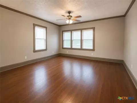 Living - 312 Willow Ave, Luling, TX 78648 photo 3 of 6