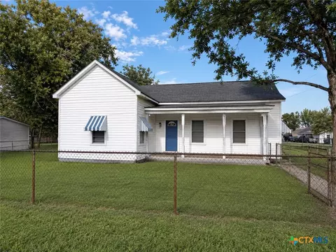 312 Willow Ave, Luling, TX 78648
