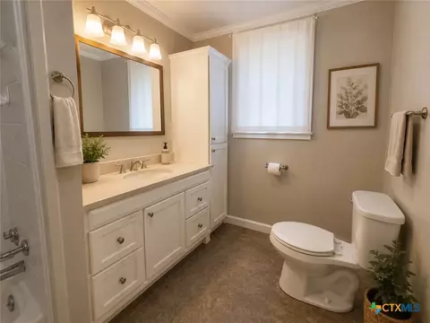 Bath - 312 Willow Ave, Luling, TX 78648 photo 1 of 3