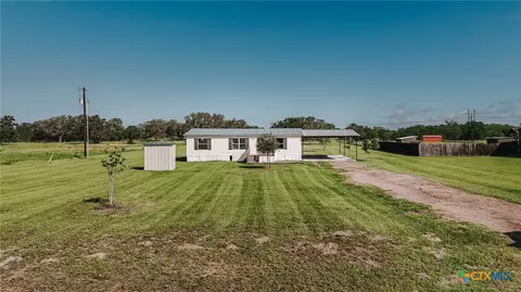 413 W Oaks Dr, Victoria, TX 77905