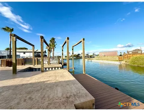 127 Copano Cove Rd, Rockport, TX 78382