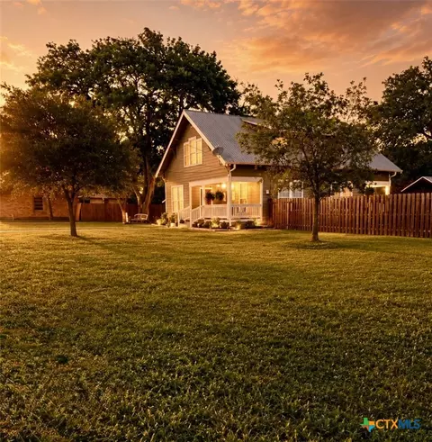 602 N Ridge St, Hallettsville, TX 77964