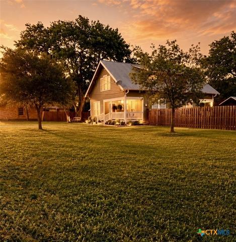 602 N Ridge St, Hallettsville, TX 77964