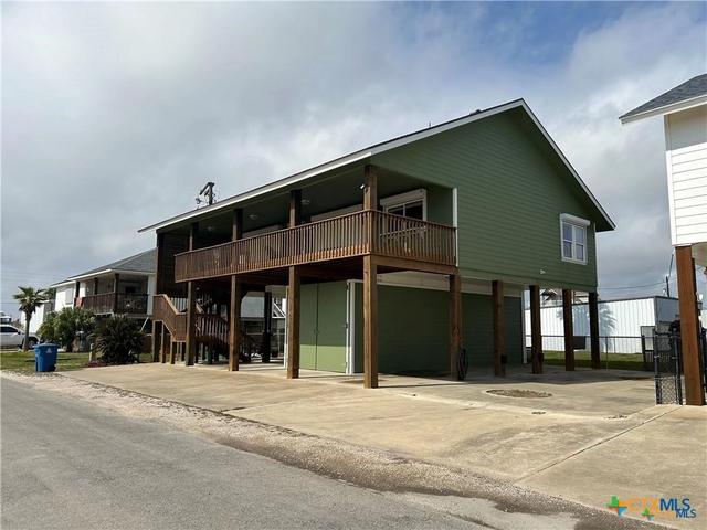 103 W Commerce St, Port O'connor, TX 77982
