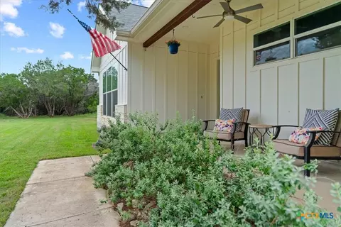 1 Agarita Cir, Wimberley, TX 78676