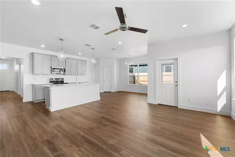 409 Mustang Loop, Nolanville, TX 76559 photo 7