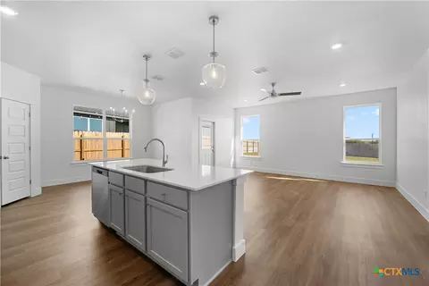 409 Mustang Loop, Nolanville, TX 76559 photo 5