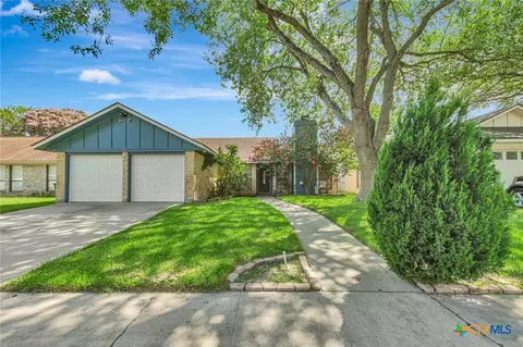 106 Rebecca Ln, Victoria, TX 77901