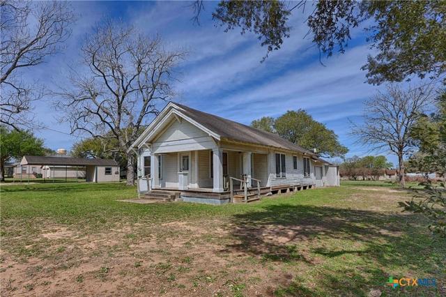 820 W Fairwinds St, Hallettsville, TX 77964