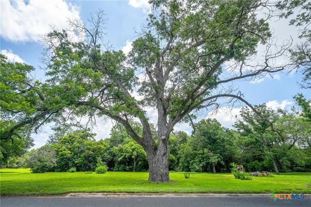 24 Glen Cove Dr, Seguin, TX 78155