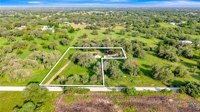175 Albrecht Rd, Victoria, TX 77905