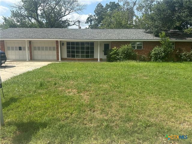 1302 E Canary Ln St, Seguin, TX 78155