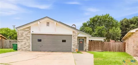 217 Versailles St, Victoria, TX 77904