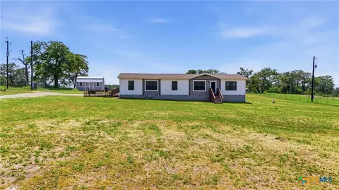 400 Lyon Rd, Seguin, TX 78155