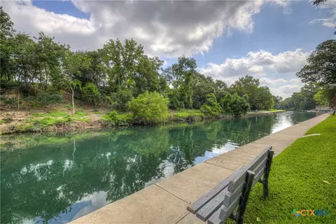 500 N Market Ave #105, New Braunfels, TX 78130