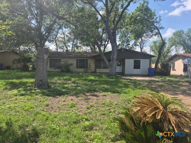 404 Svoboda St, Yoakum, TX 77995