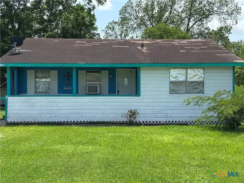 109 S Colorado St, Edna, TX 77957