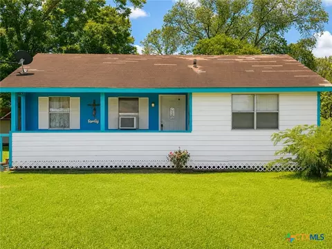 109 S Colorado St, Edna, TX 77957