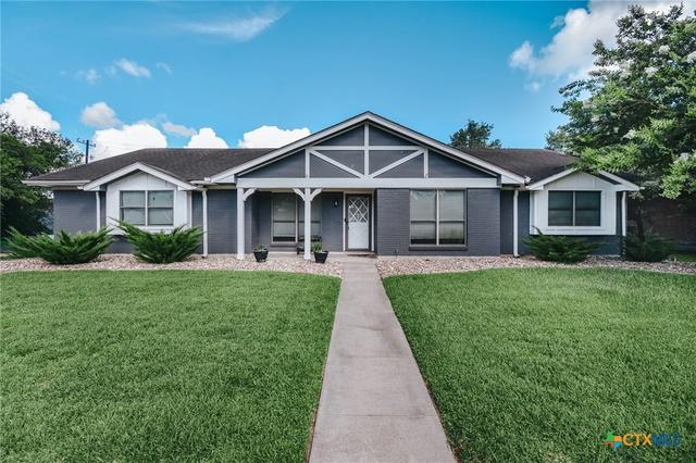 1407 Plantation Rd, Victoria, TX 77904