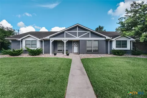 1407 Plantation Rd, Victoria, TX 77904