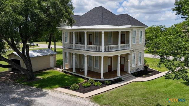 506 Young, Edna, TX 77957