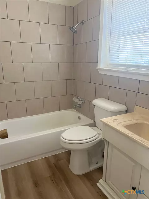 Bath - 802 E Irvin Ave, Temple, TX 76501 photo 2 of 2